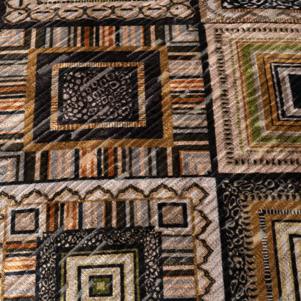 Amara Cushion Green Black Detail