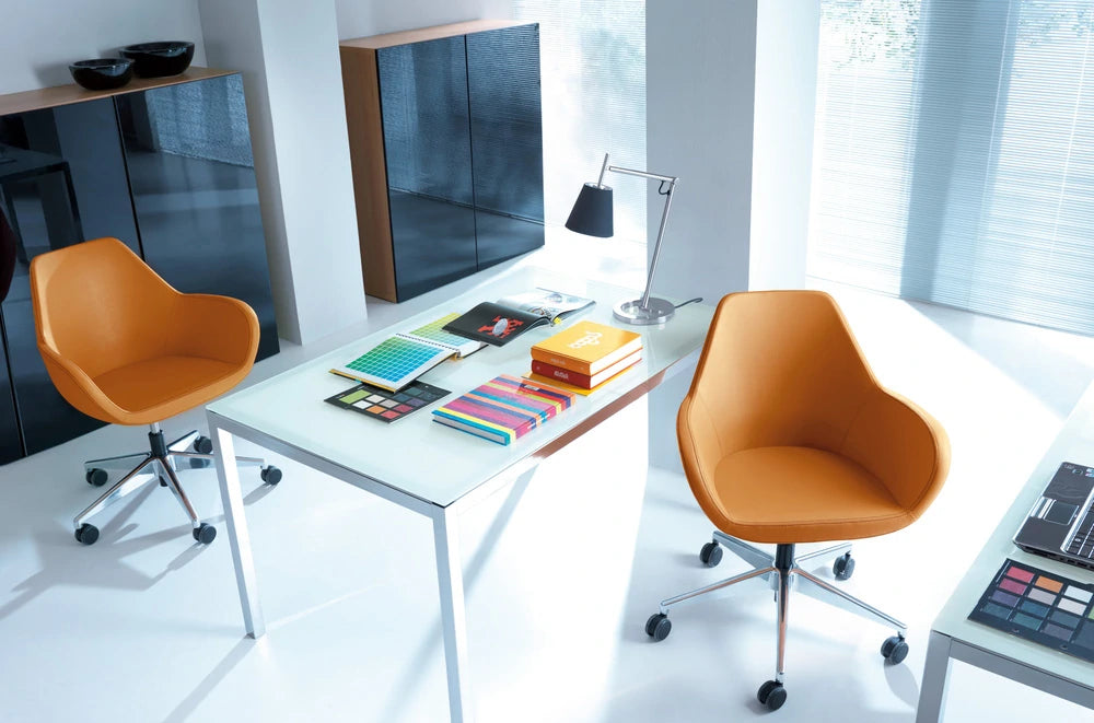 Fan Armchair With Wooden Legs Model 10Hw 10
