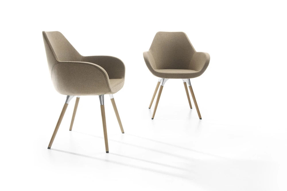Fan Armchair With Wooden Legs Model 10Hw 13