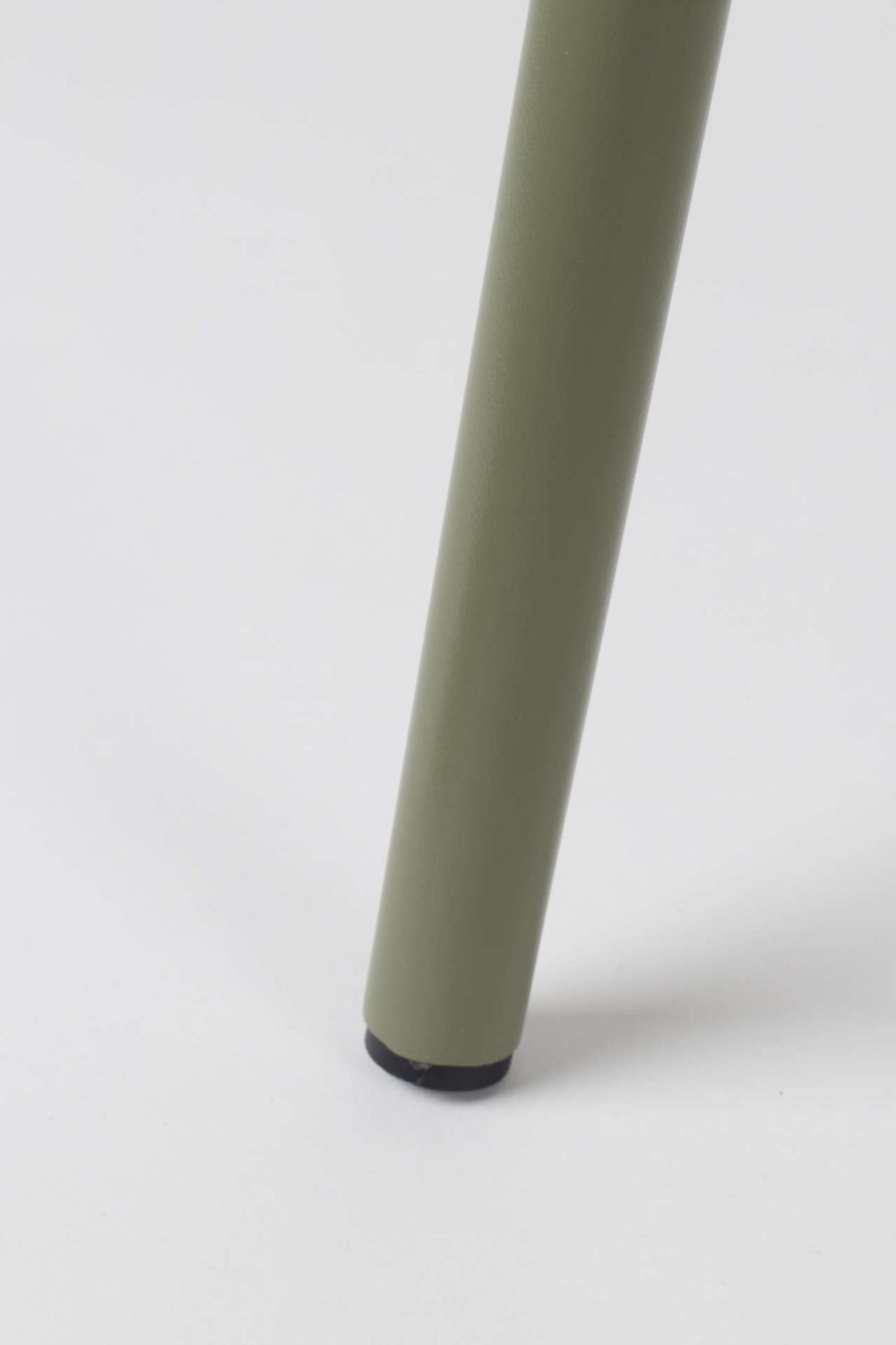 Kyler Outdoor Armchair Green Leg Detail