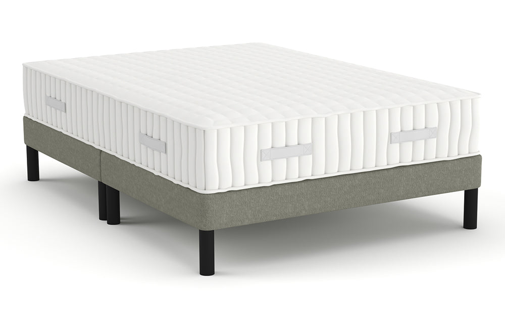 Divan Bed 4'6" Double on black legs in Graceland Silver