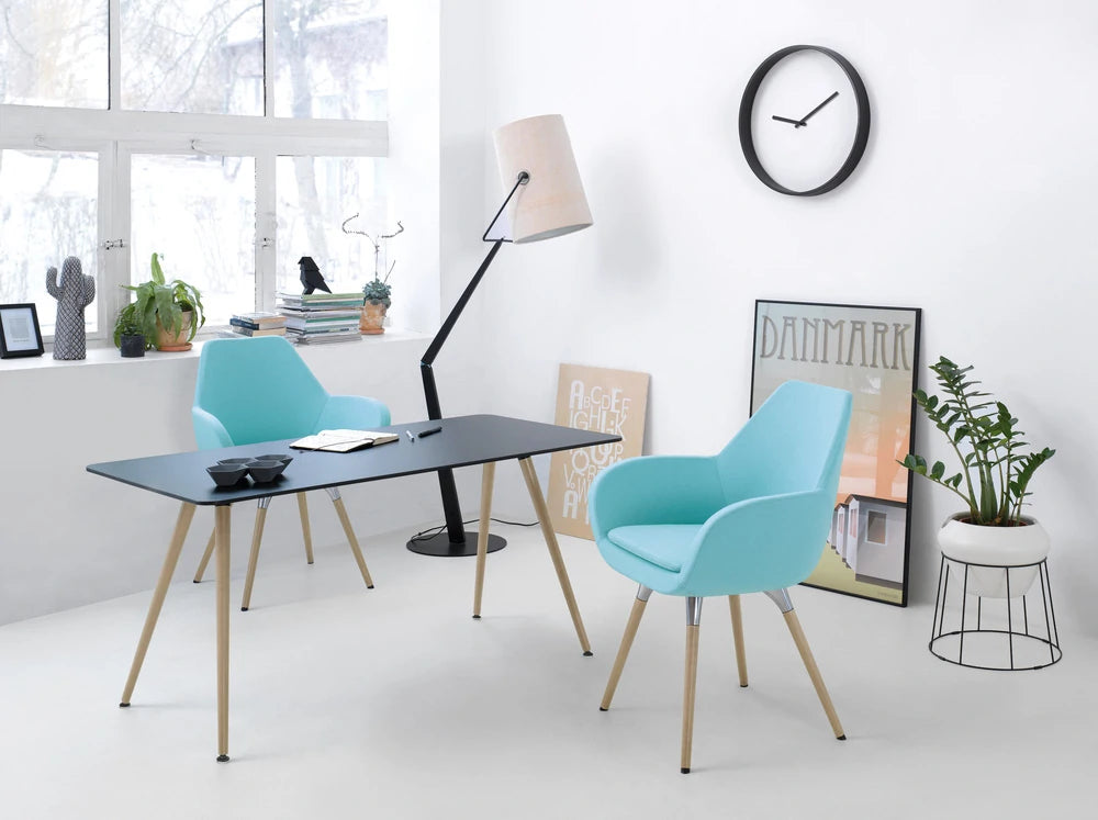 Fan Armchair With Wooden Legs   Model 10Hw 9