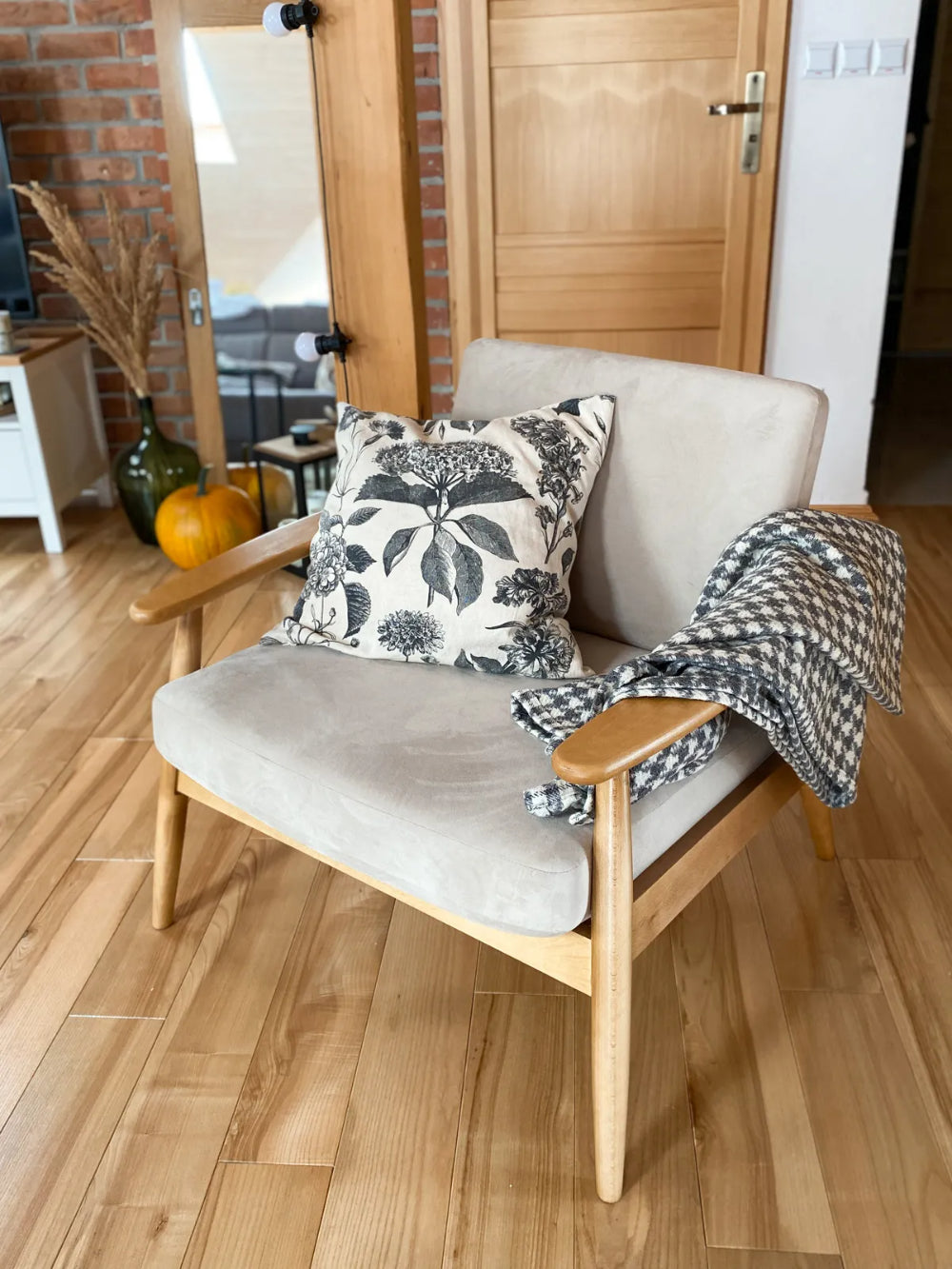 Felix Accent Chair Silver and Like Oak Finish with Cushion in Living Room Setting