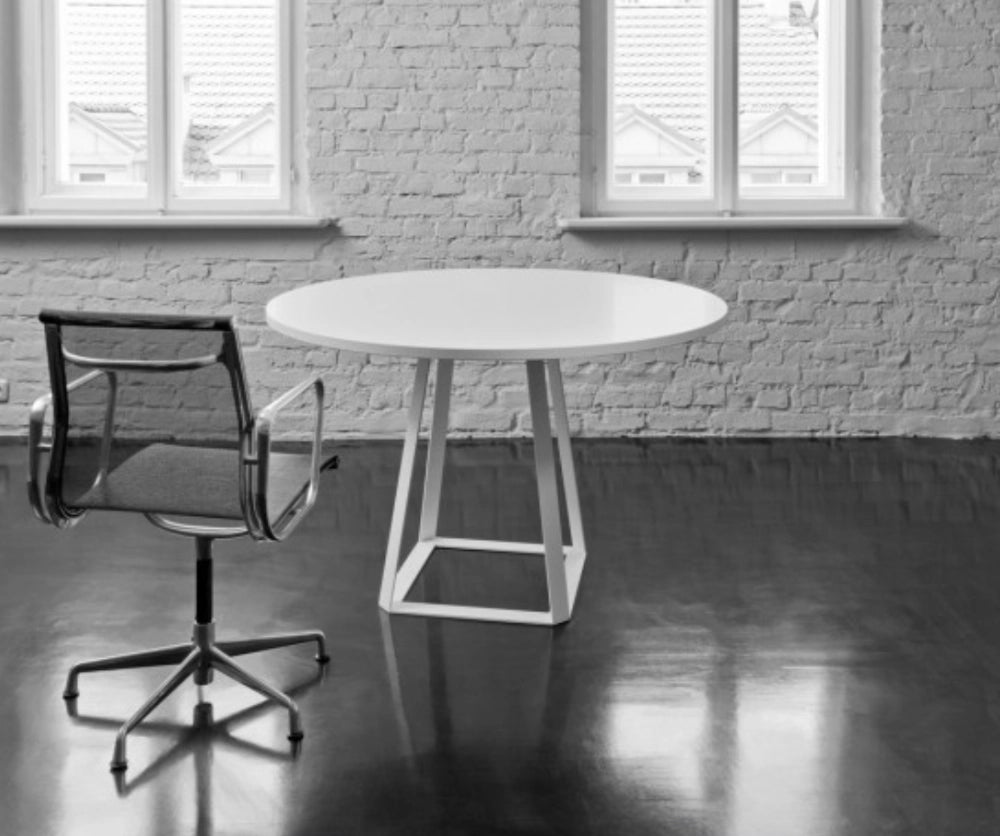 H2 Round Coffee Table in White with Mesh Back Armchair in Silver