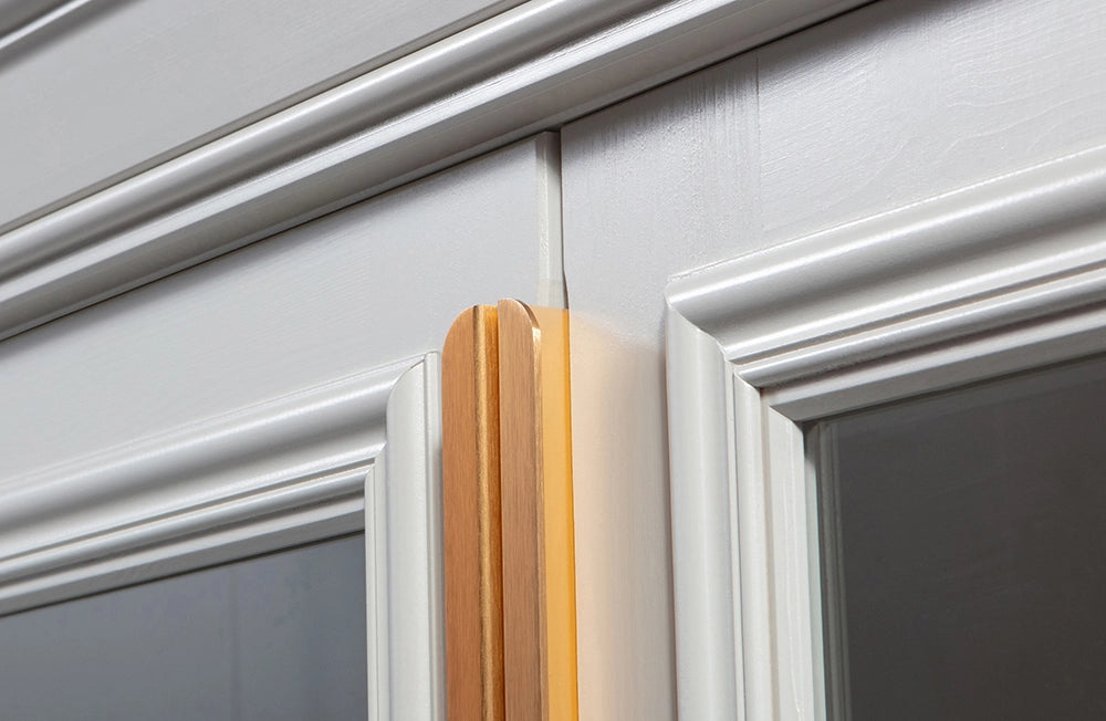 Maca Display Cabinet - Mist Door Center Detail