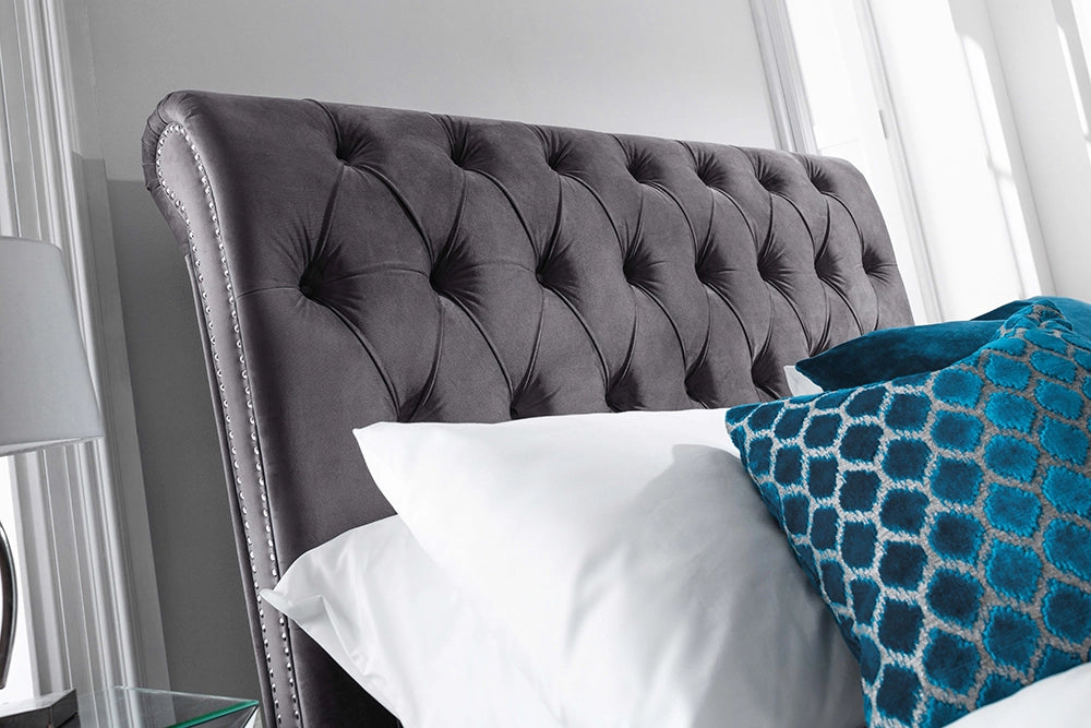 Tina Button Tufted Bed Headend Detail