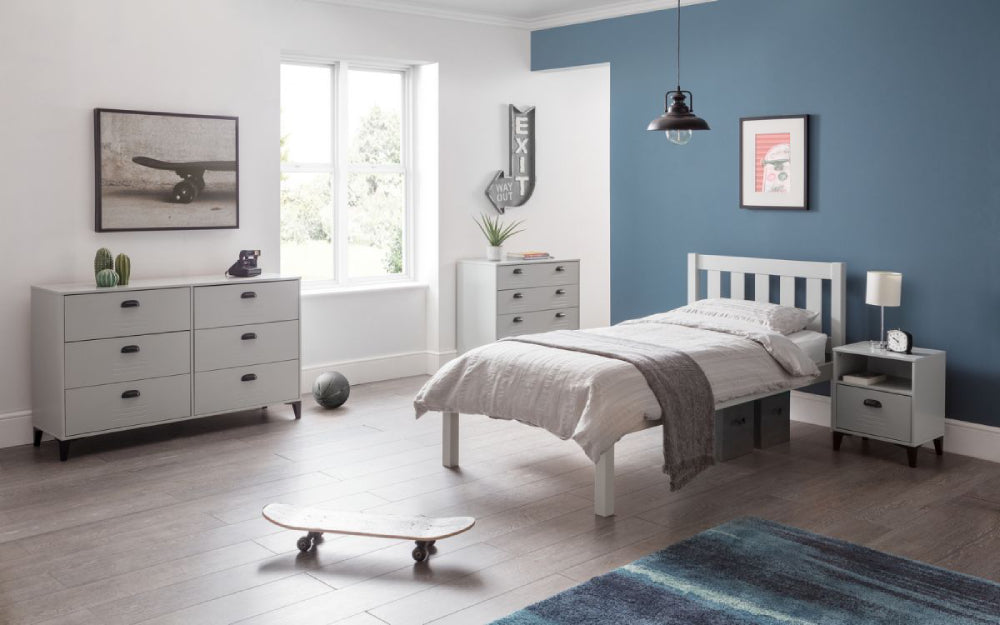 Una 3"0' Bedframe in Dove Grey Finish with Lamp Shade and Drawers in Bedroom Setting