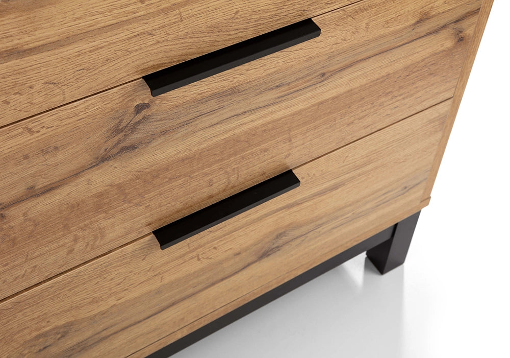 Verona 6 Drawer Wide Chest Handle Detail