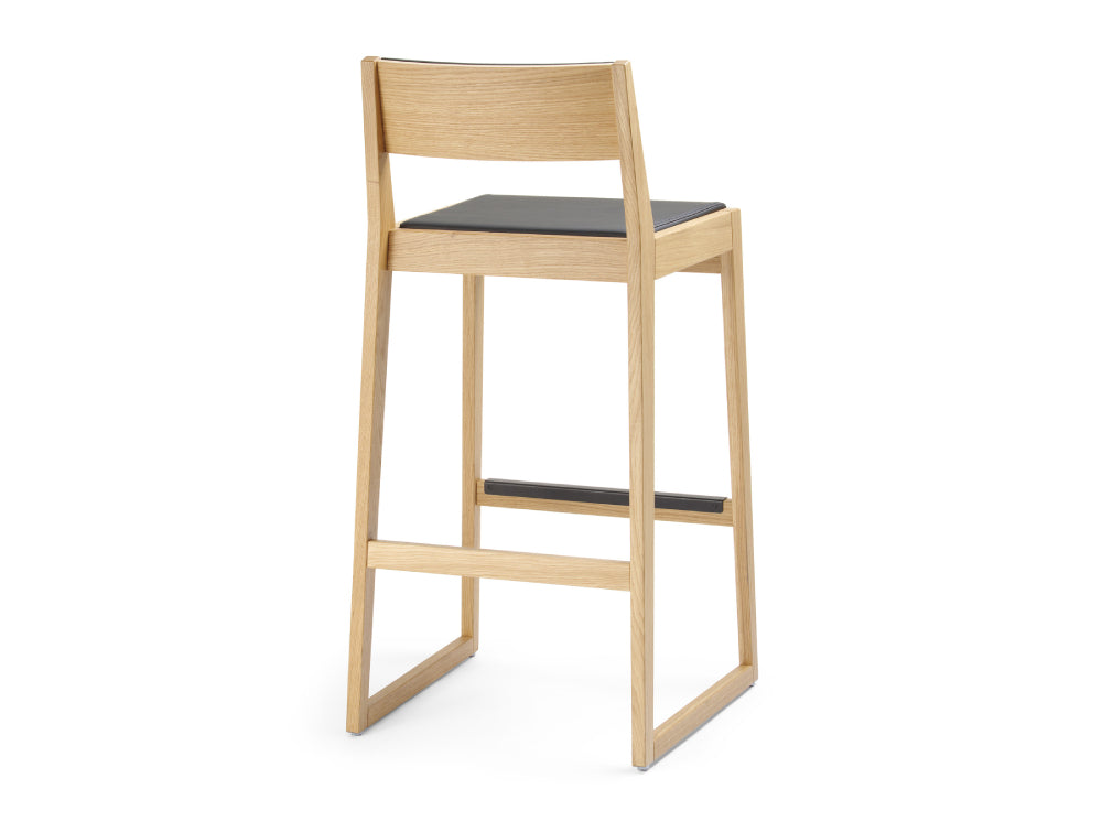 Woodbe High Stool with Footrest 2